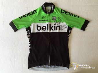 KAVEL GESLOTEN: Belkin wielershirt gesigneerd door Bauke Mollema